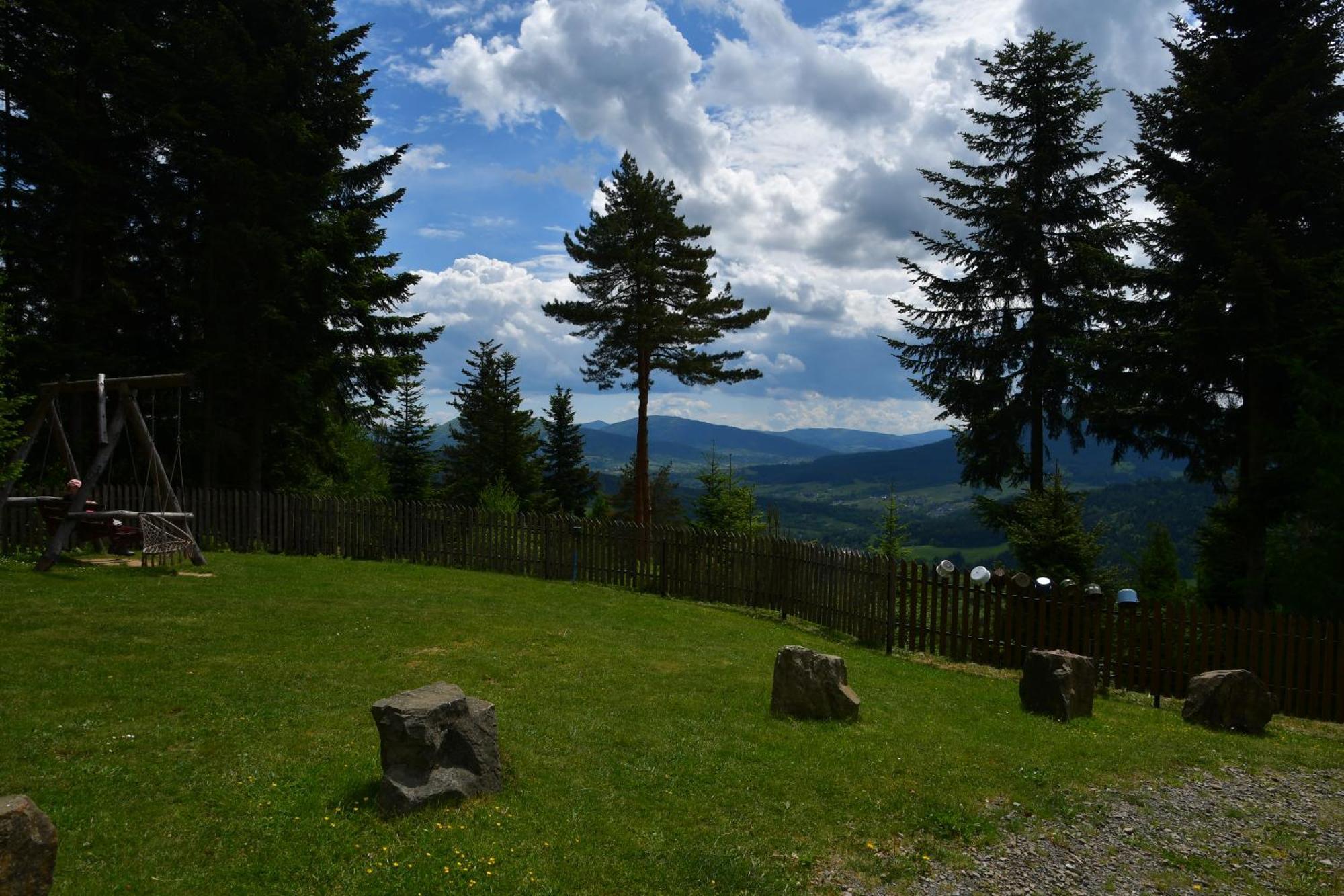 Gosciniec Pod Lubomirem Bed & Breakfast Weglowka  Exterior photo